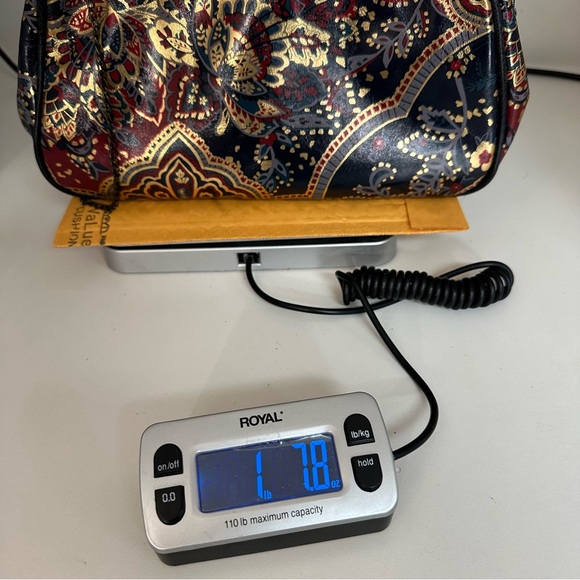 Elegant Black and Red Paisley Handbag - Picture 15 of 16